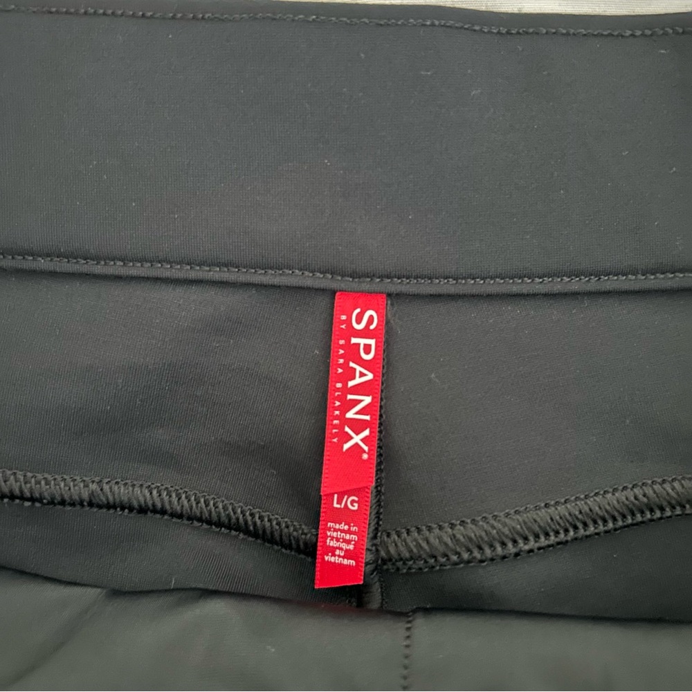 Spanx Cropped Flare in Ponte black pants large - Picture 9 of 11